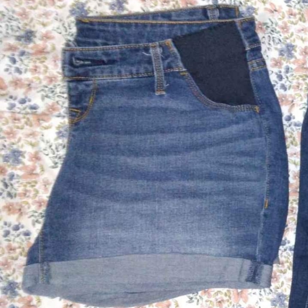 Maternity shorts